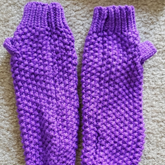 ☃️Crotchet Beanie/fingerless glove set - Picture 5 of 6